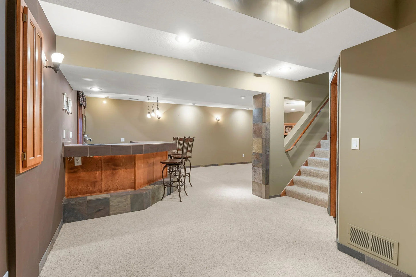 2408 Hunter Drive, Chanhassen, MN 55317