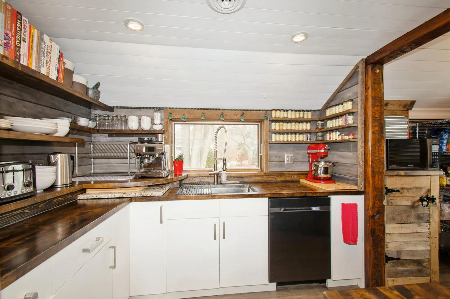 25565 Smithtown Road, Excelsior, MN 55331
