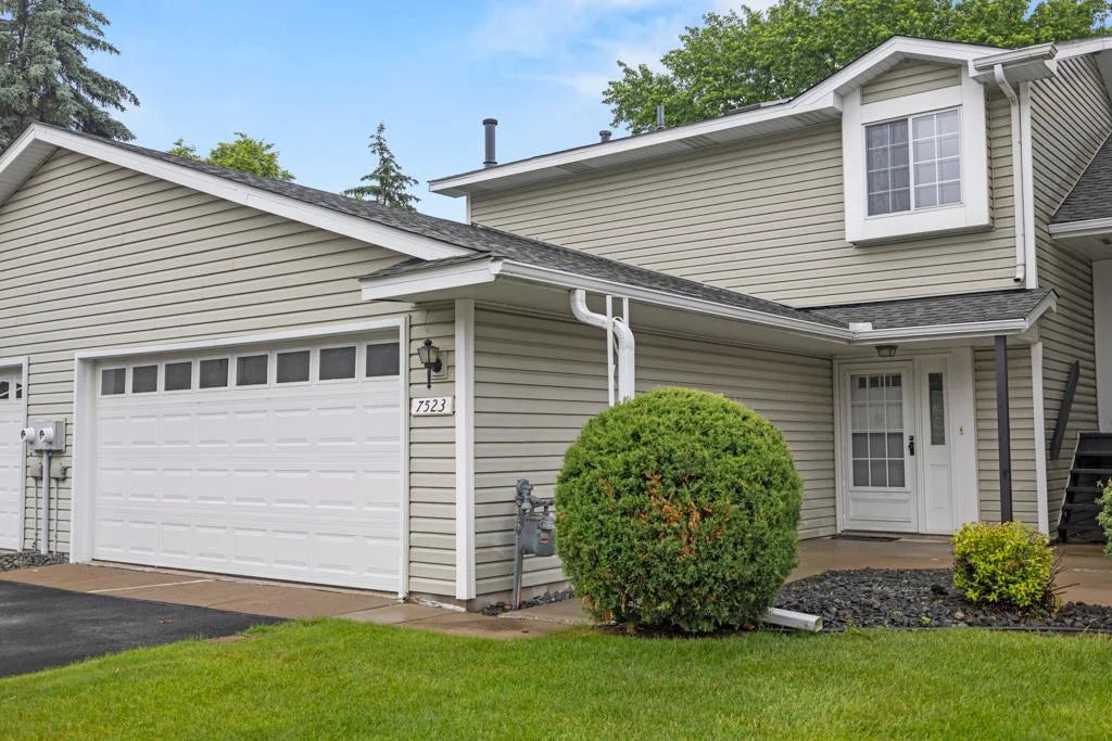 7523 15th Street Lane, Oakdale, MN 55128