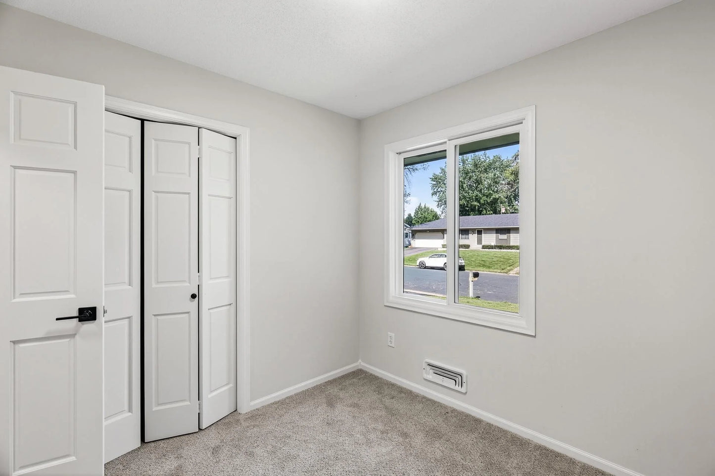 1042 Sibley Street, Shakopee, MN 55379