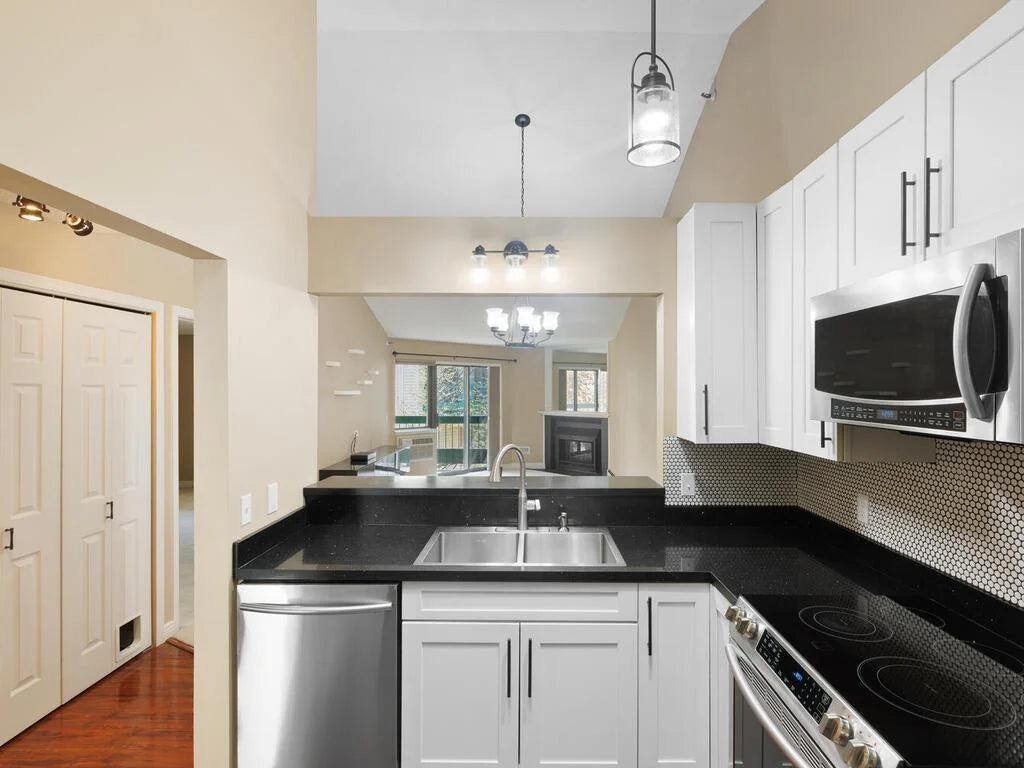 7605 Edinborough Way, Edina, MN 55435