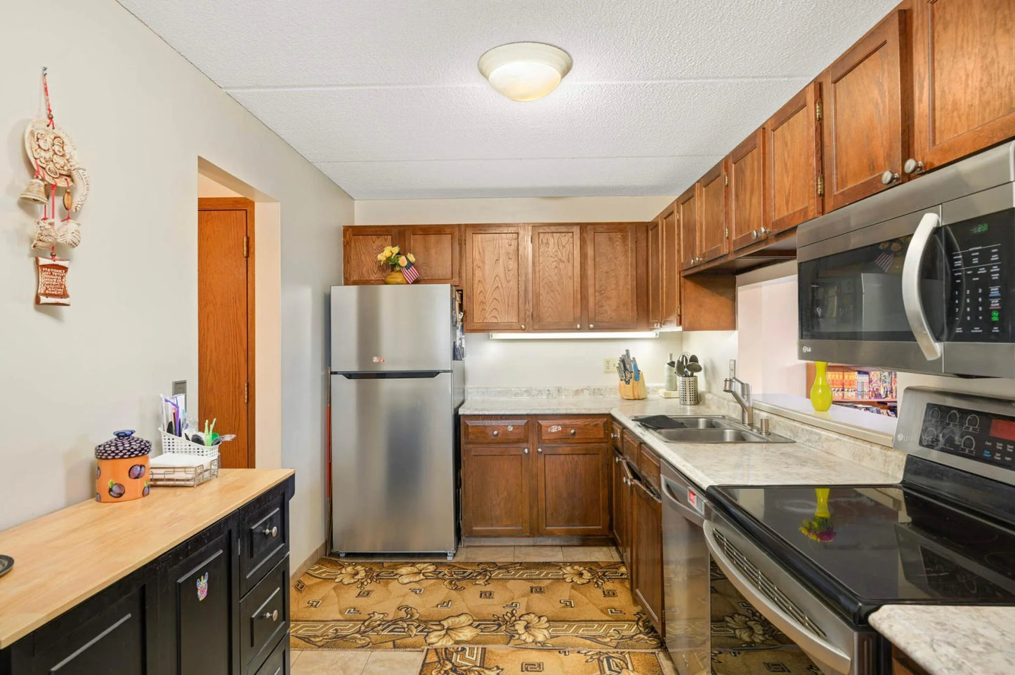 10501 Cedar Lake Rd , Minnetonka, MN 55305
