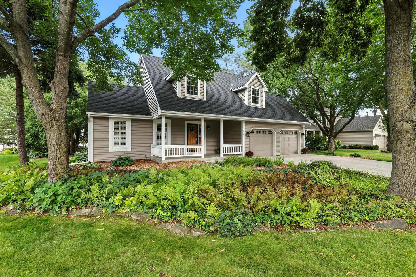 4334 Fisher Lane, White Bear Lake, MN 55110