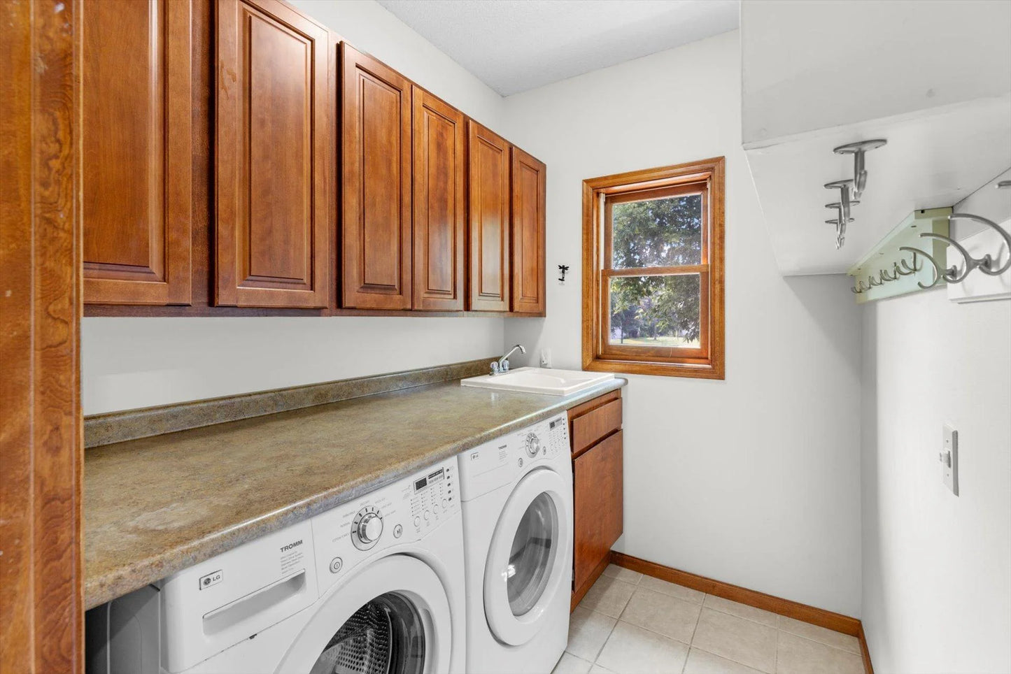 606 Sterling Street, Maplewood, MN 55119