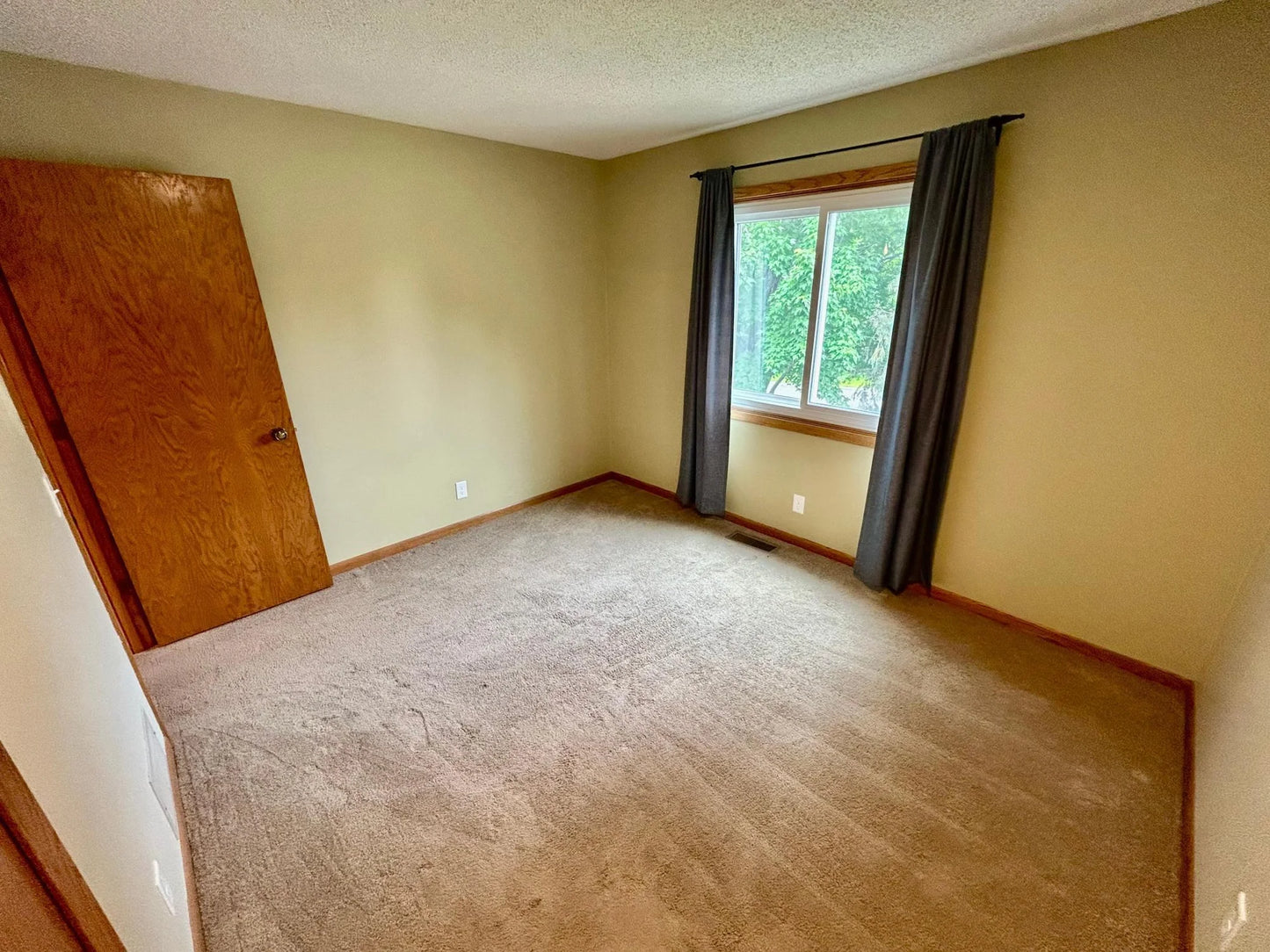 4378 Buckingham Court, Vadnais Heights, MN 55127