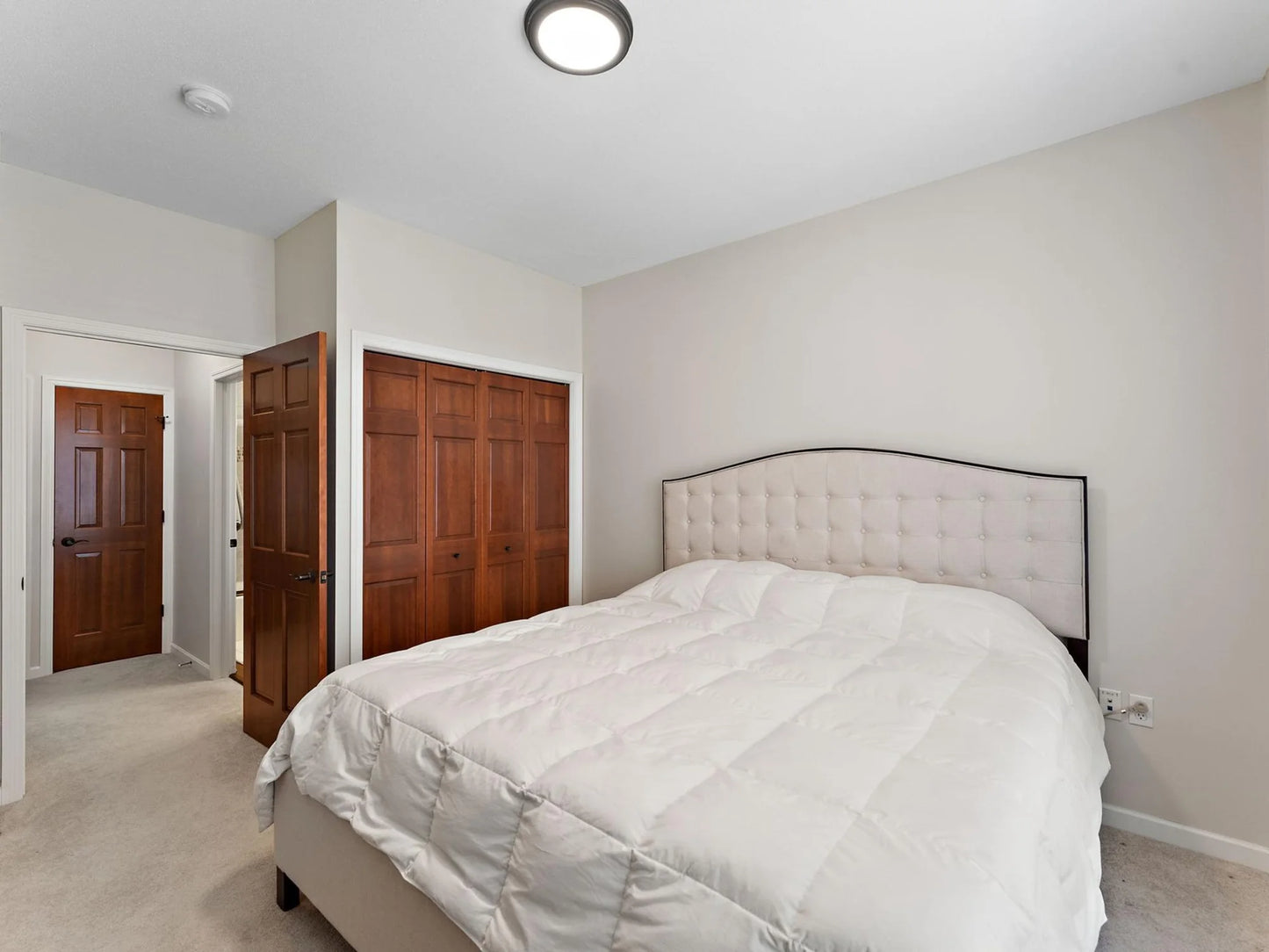 5250 Grandview Square, Edina, MN 55436