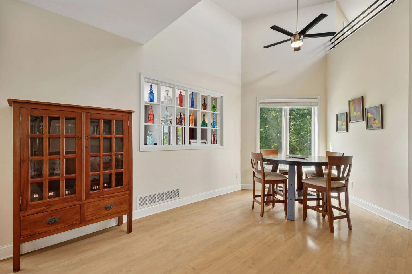 10460 Bluff Circle, Chanhassen, MN 55318