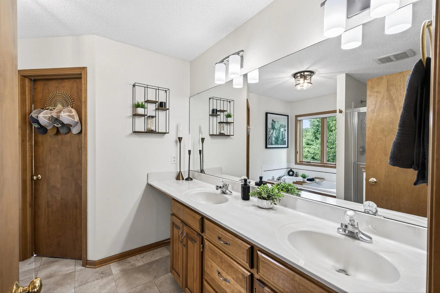 2545 Hillwood Drive, Maplewood, MN 55119
