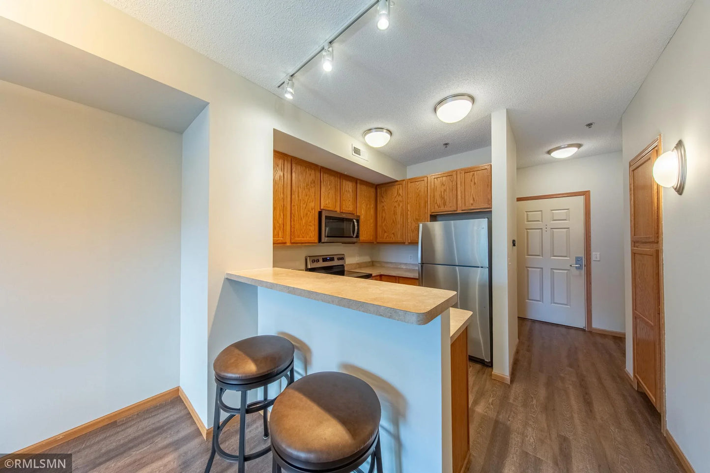 150 Burnsville Parkway, Burnsville, MN 55337