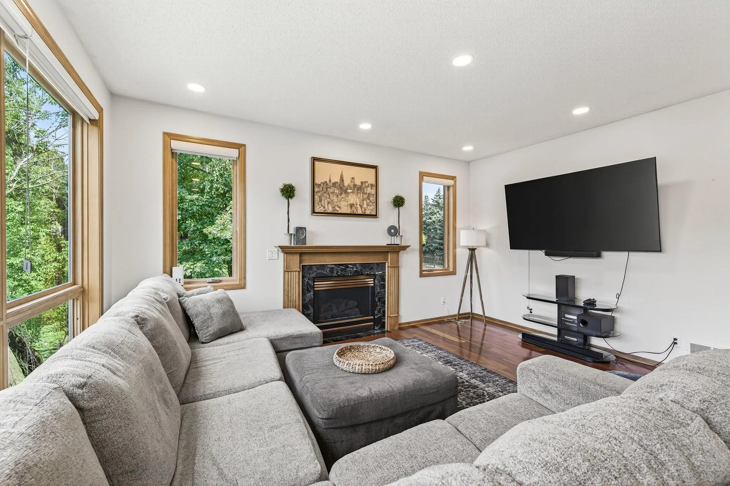 2545 Hillwood Drive, Maplewood, MN 55119