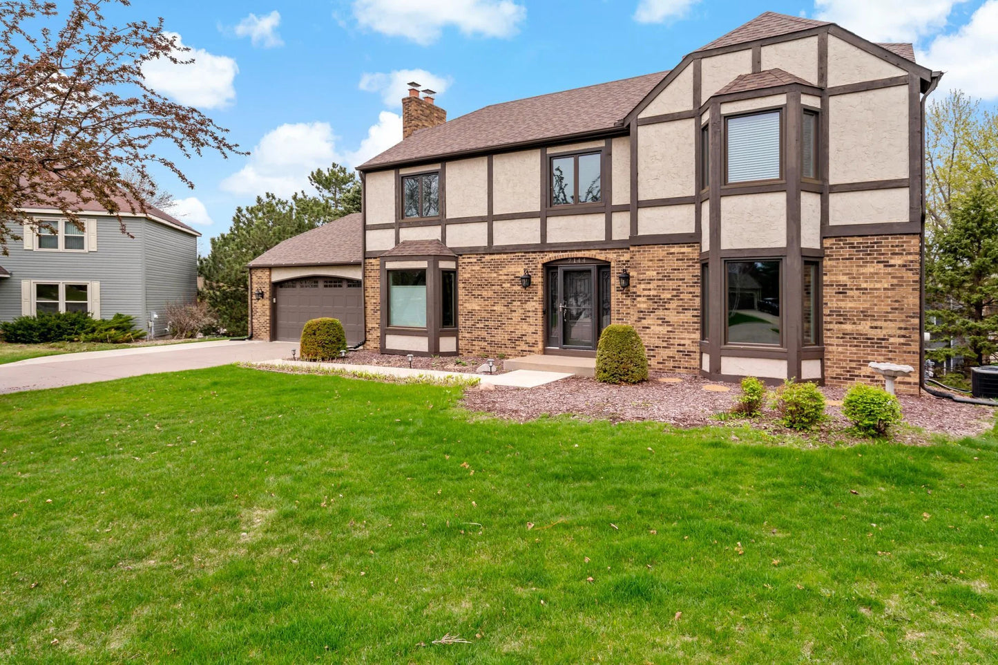 7144 Sherwood Road, Woodbury, MN 55125