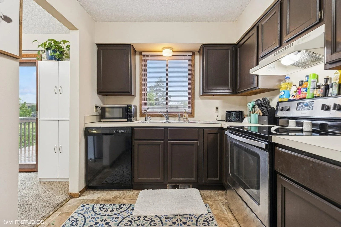 2528 Birchview Lane, Minnetonka, MN 55305