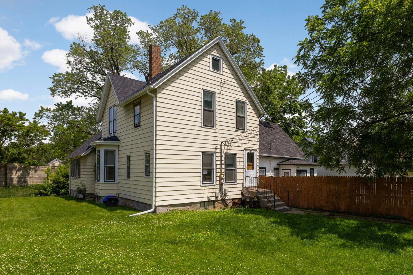 1102 Pacific Street, Saint Paul, MN 55106