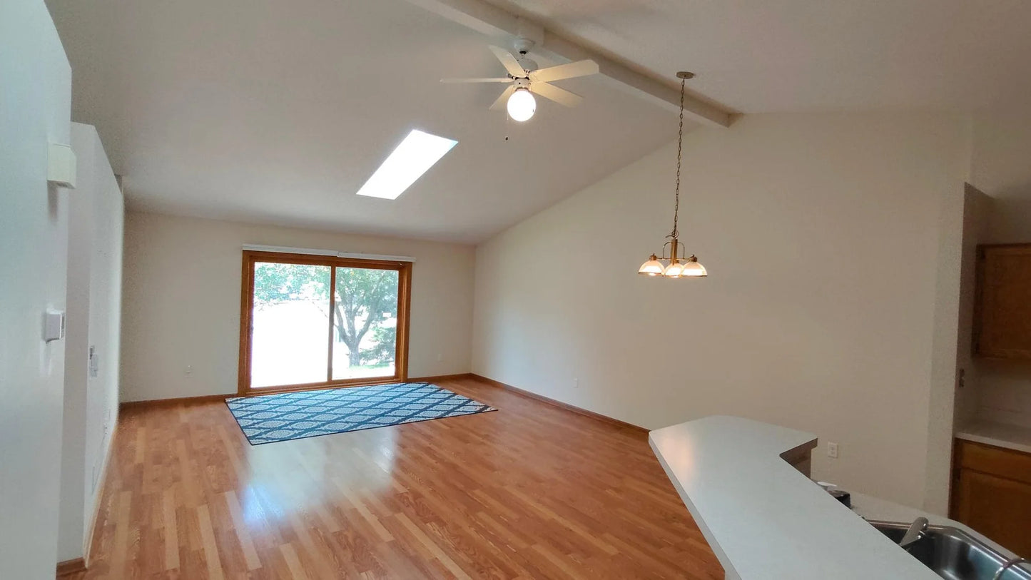 514 Deer Ridge Lane, Maplewood, MN 55119