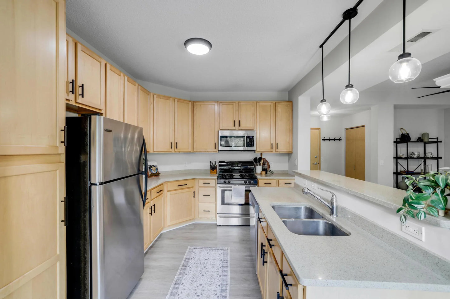 2565 Franklin Avenue, Saint Paul, MN 55114