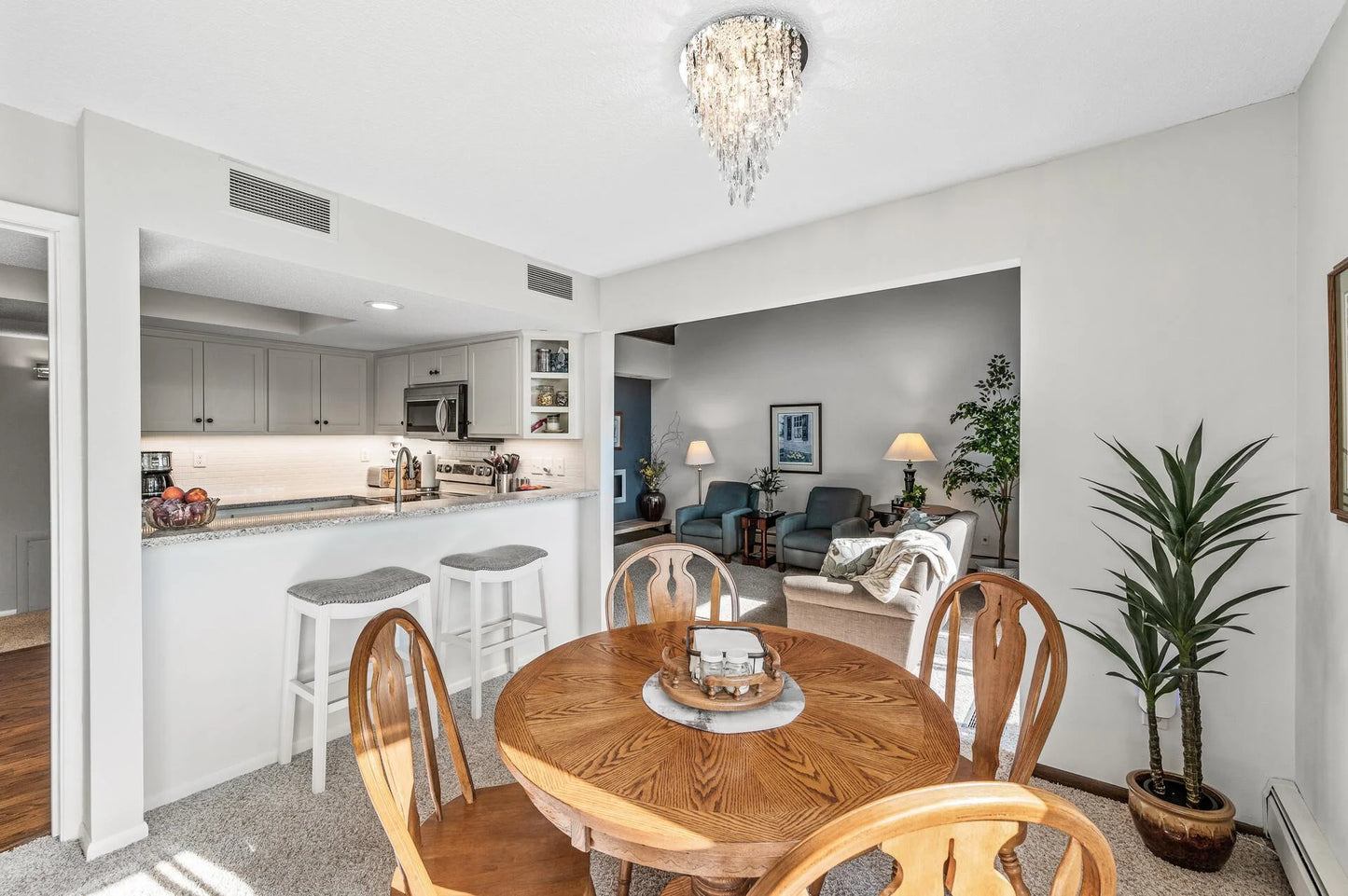 6075 Lincoln Drive, Edina, MN 55436