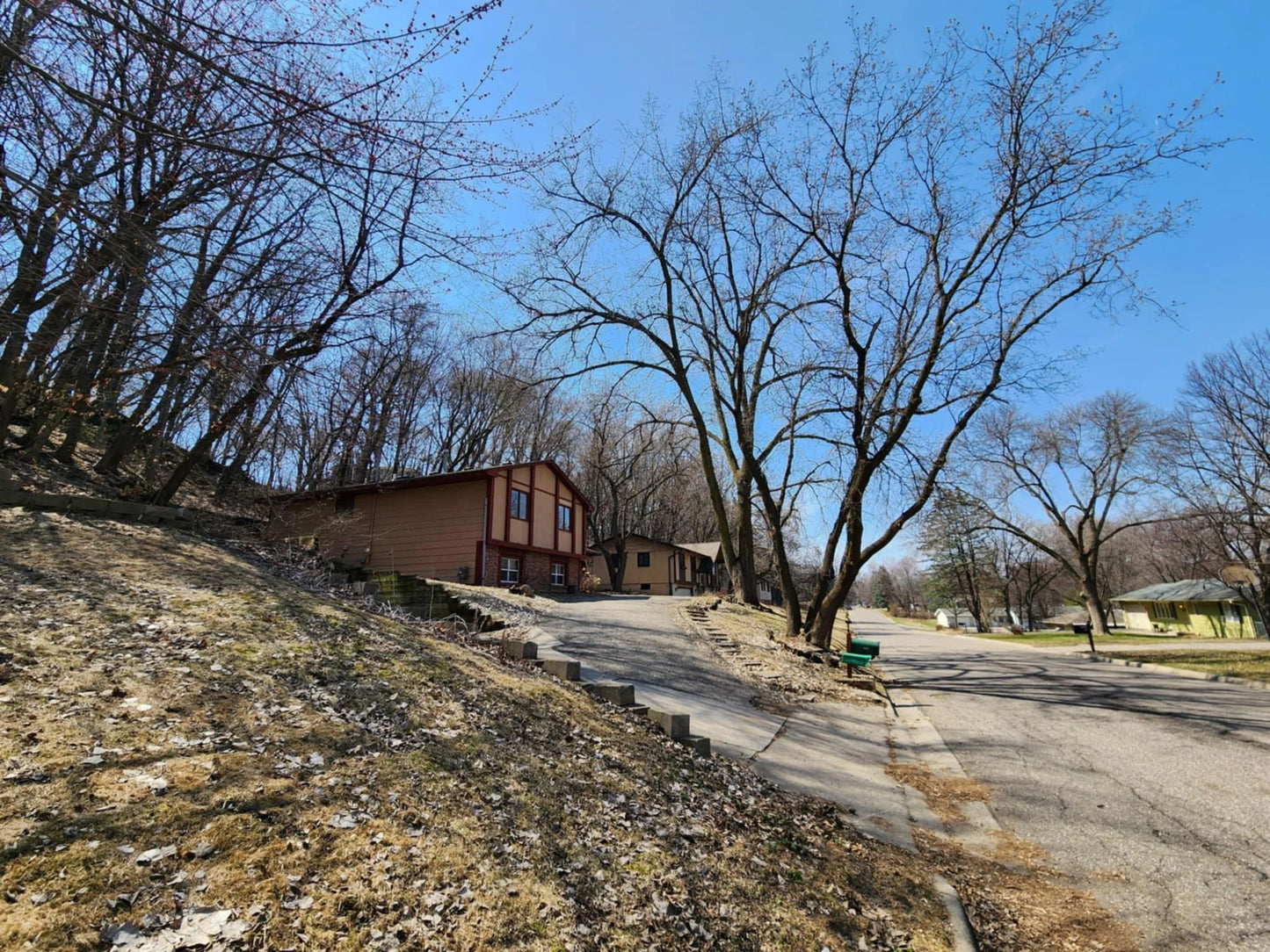 2805 Brookview Drive, Burnsville, MN 55337