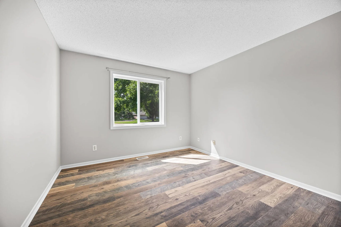 992 Pond View Court, Vadnais Heights, MN 55127