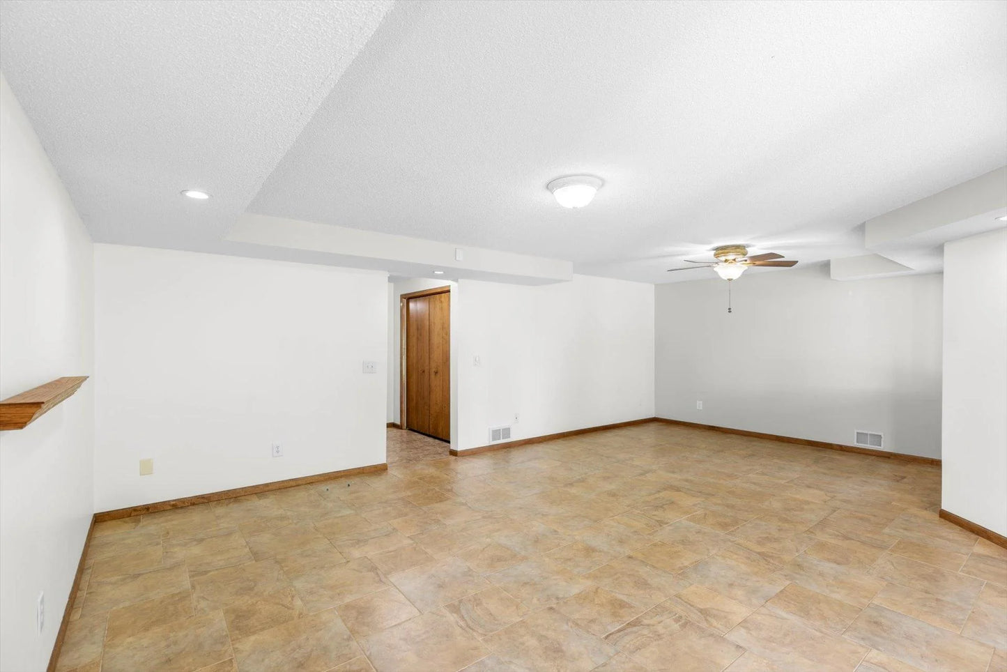 606 Sterling Street, Maplewood, MN 55119