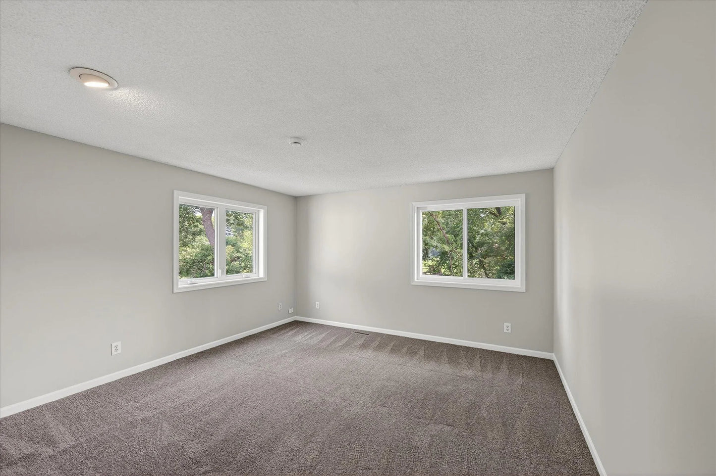 5392 Old Shakopee Circle, Bloomington, MN 55437