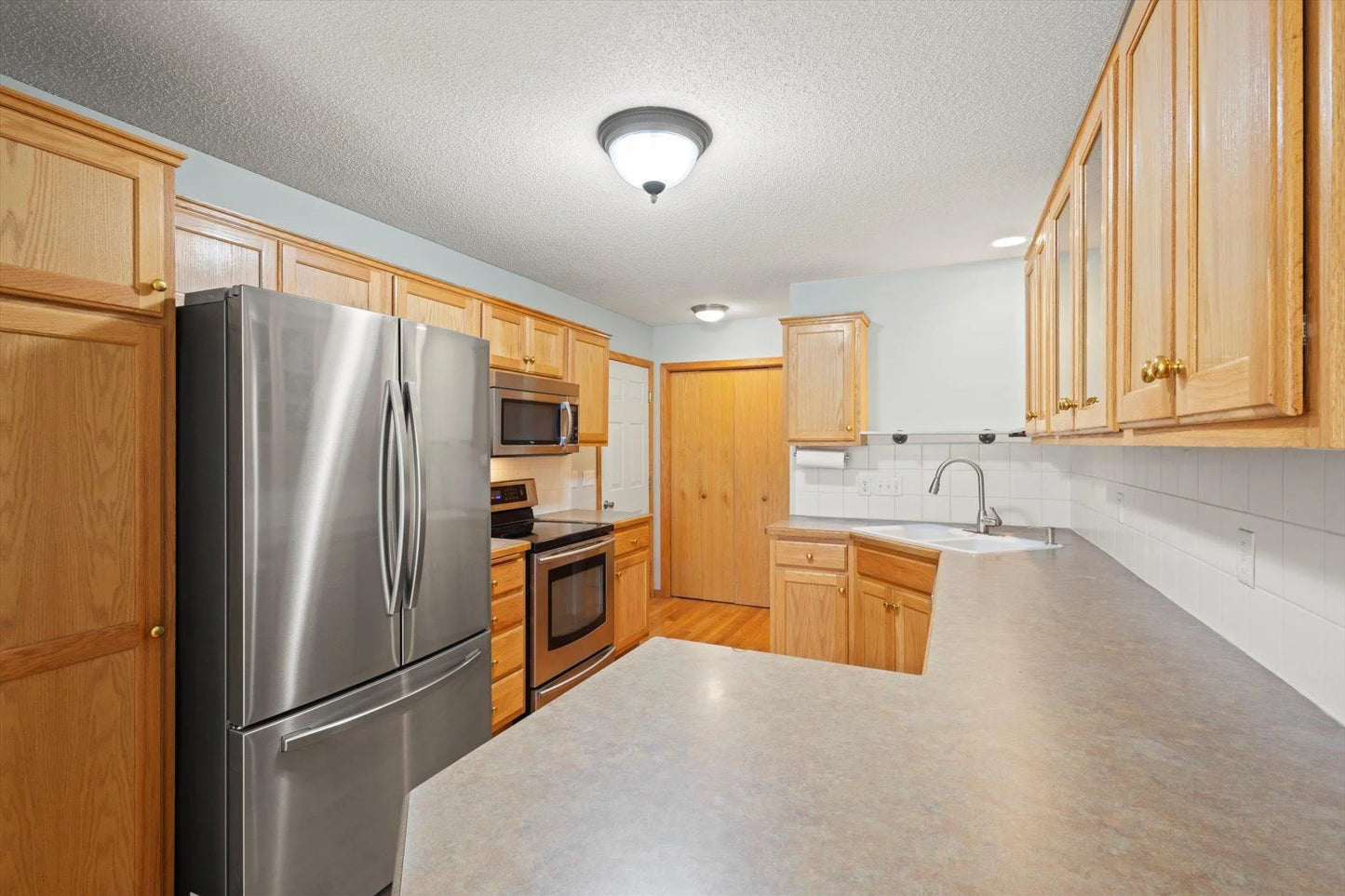 1663 County Road D , Maplewood, MN 55109