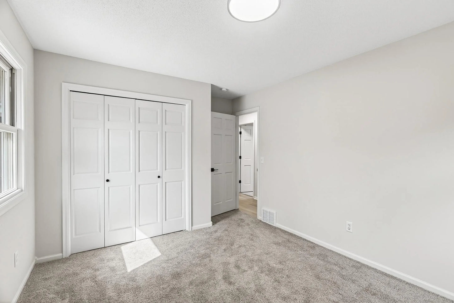 1042 Sibley Street, Shakopee, MN 55379