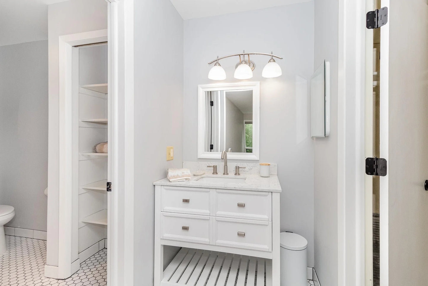 6085 Lincoln Drive, Edina, MN 55436