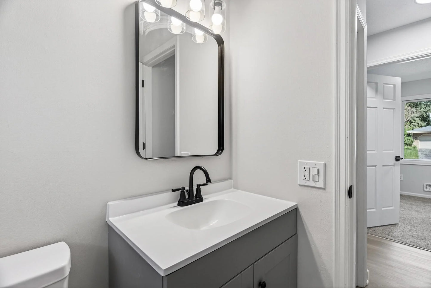1042 Sibley Street, Shakopee, MN 55379