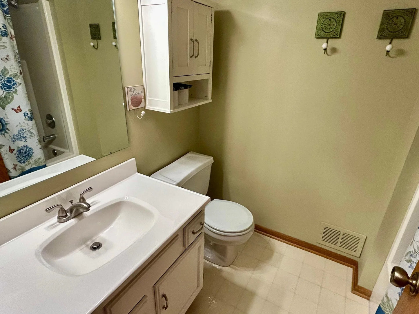 4378 Buckingham Court, Vadnais Heights, MN 55127