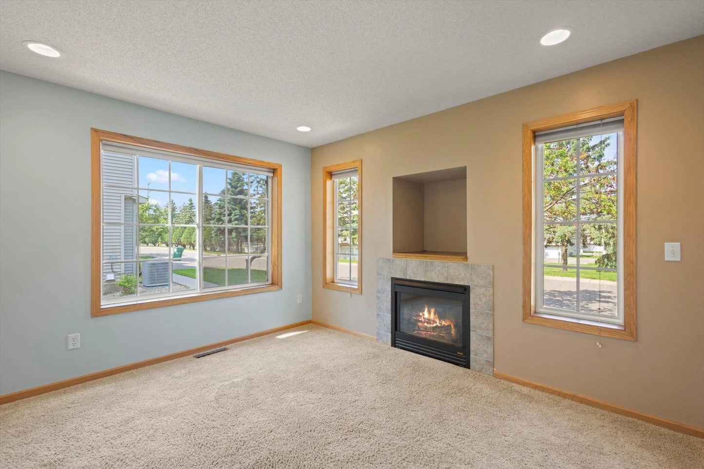 1663 County Road D , Maplewood, MN 55109