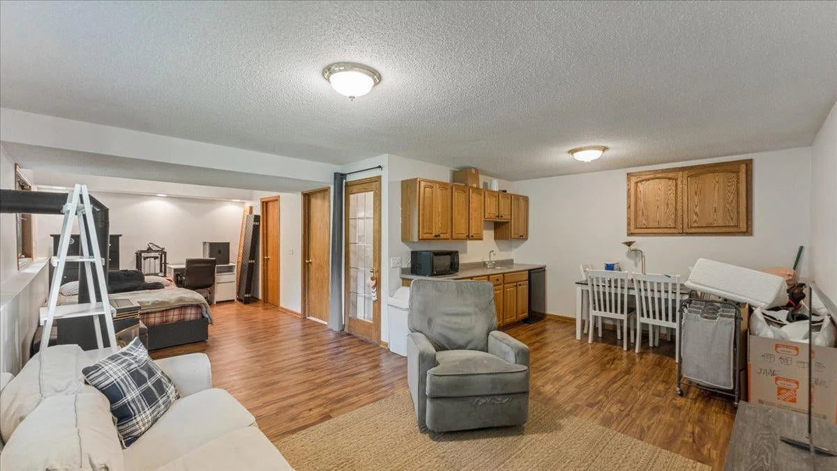 539 Deer Ridge Lane, Maplewood, MN 55119
