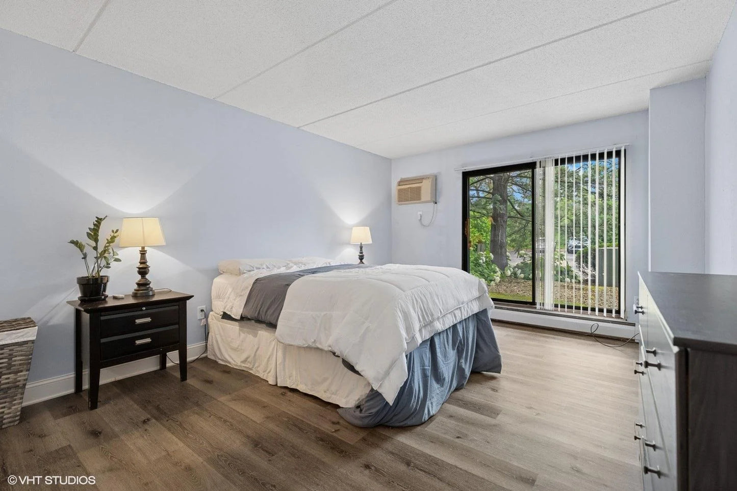 10401 Cedar Lake Road, Minnetonka, MN 55305