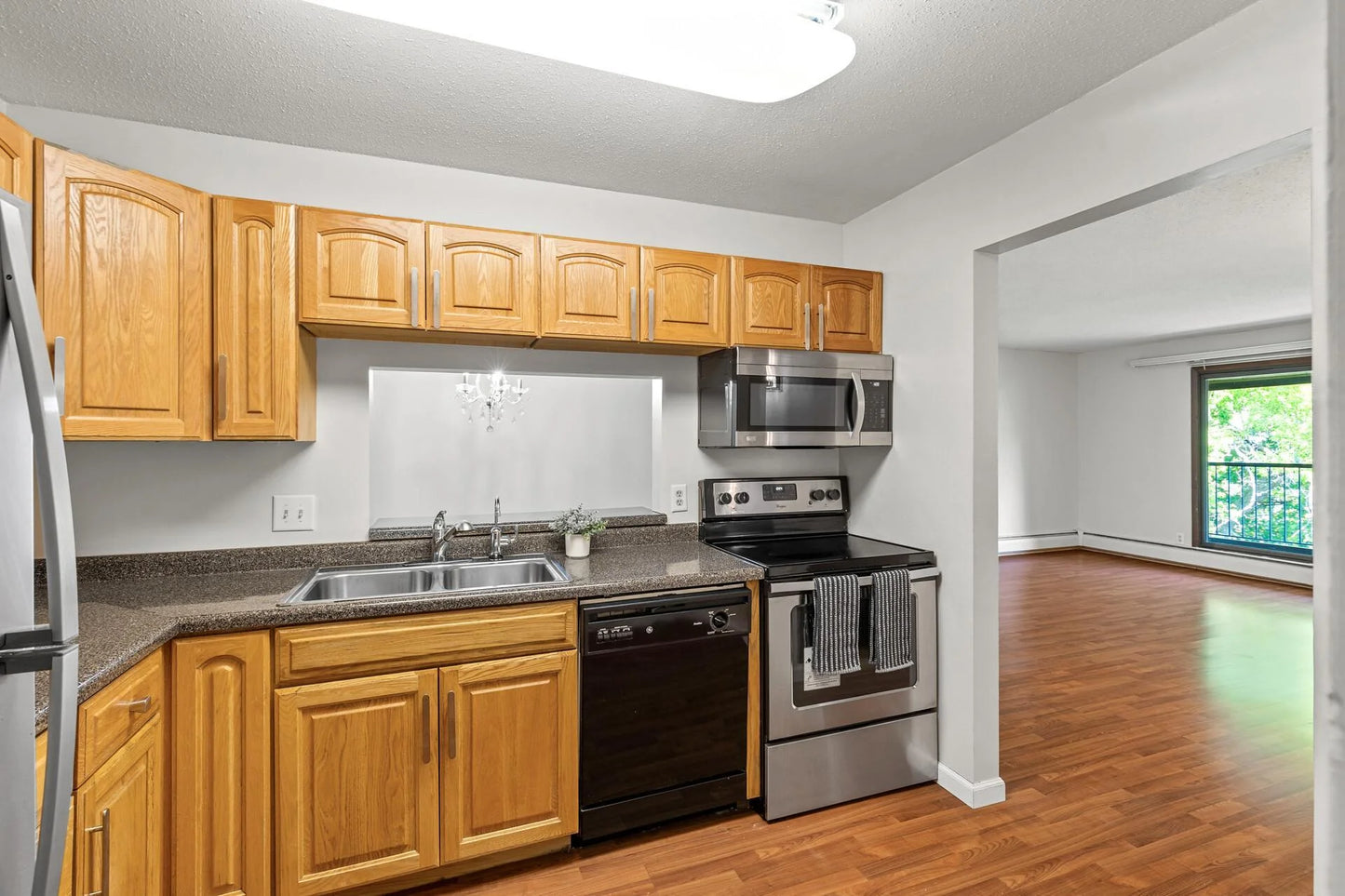 10441 Greenbrier Road, Minnetonka, MN 55305