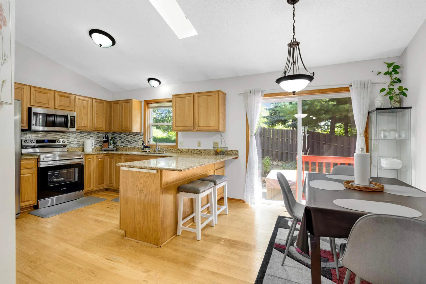 4625 Hamlet Avenue, Oakdale, MN 55128