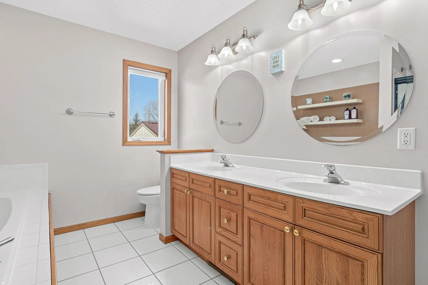 16450 Griffon Lane, Lakeville, MN 55044