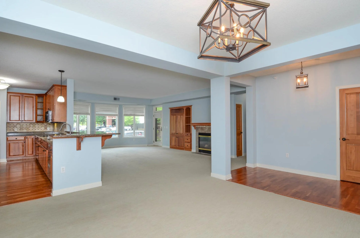 5225 Grandview Square, Edina, MN 55436