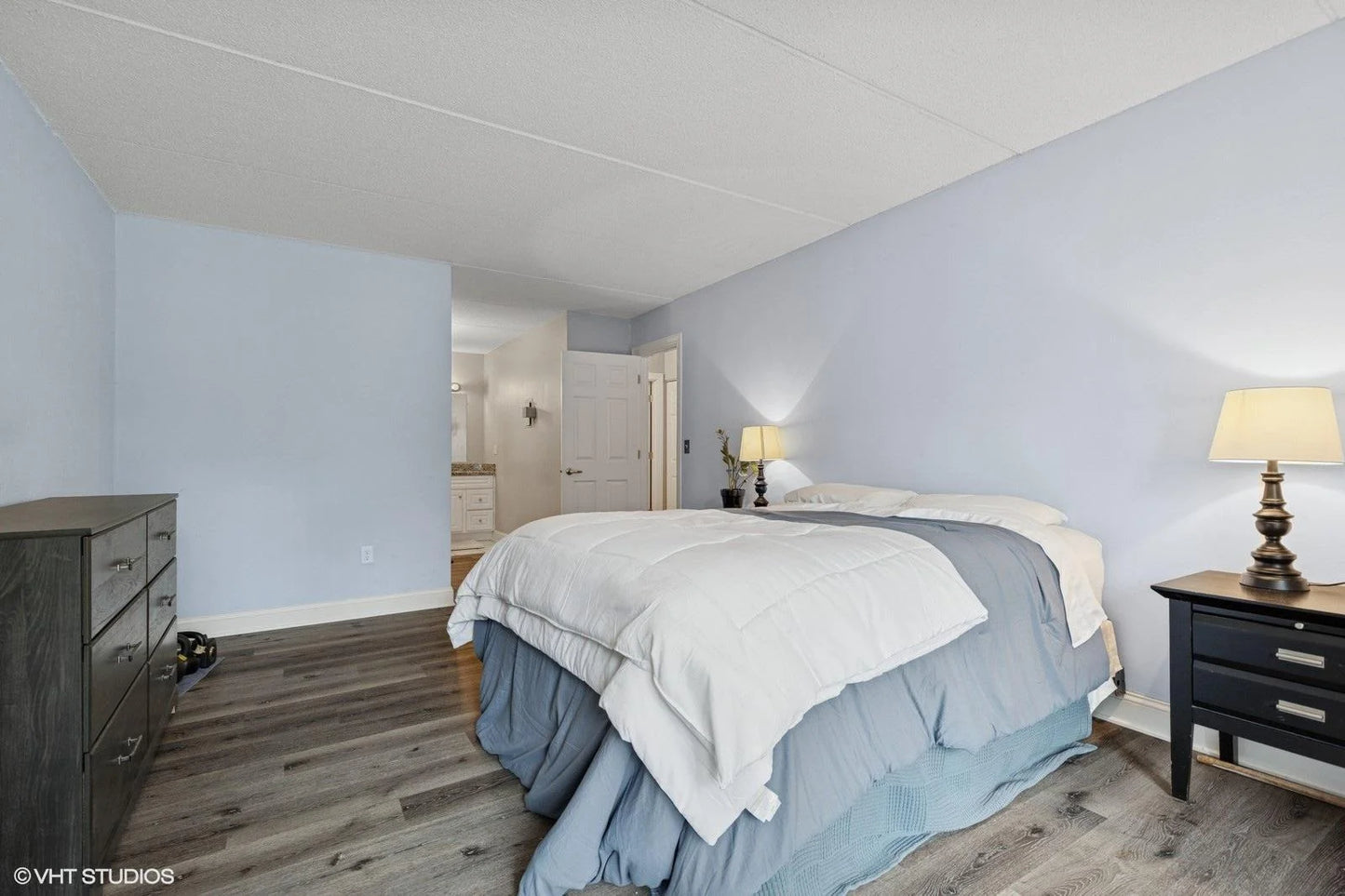 10401 Cedar Lake Road, Minnetonka, MN 55305