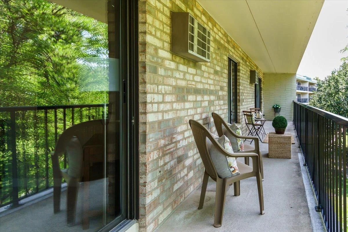 10501 Cedar Lake Road, Minnetonka, MN 55305