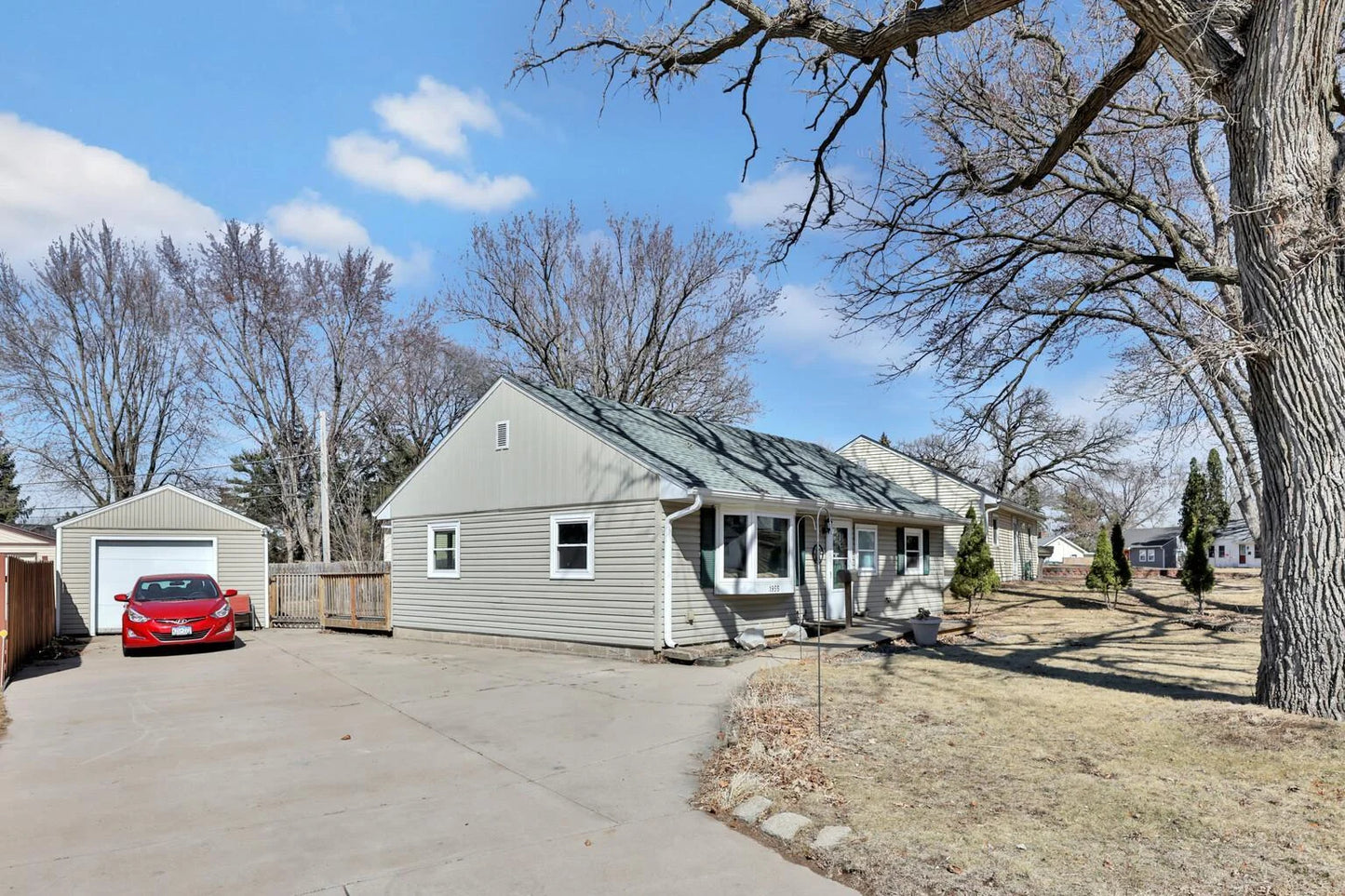 1955 Polaris Place, North Saint Paul, MN 55109