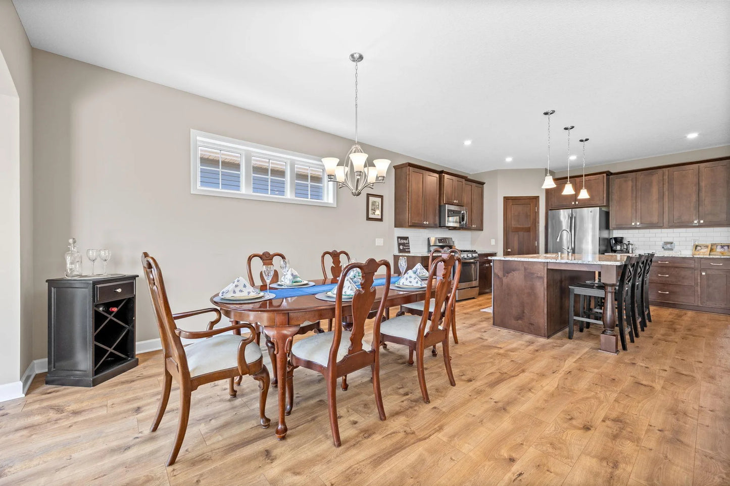 1045 Roselyn Drive, Victoria, MN 55386