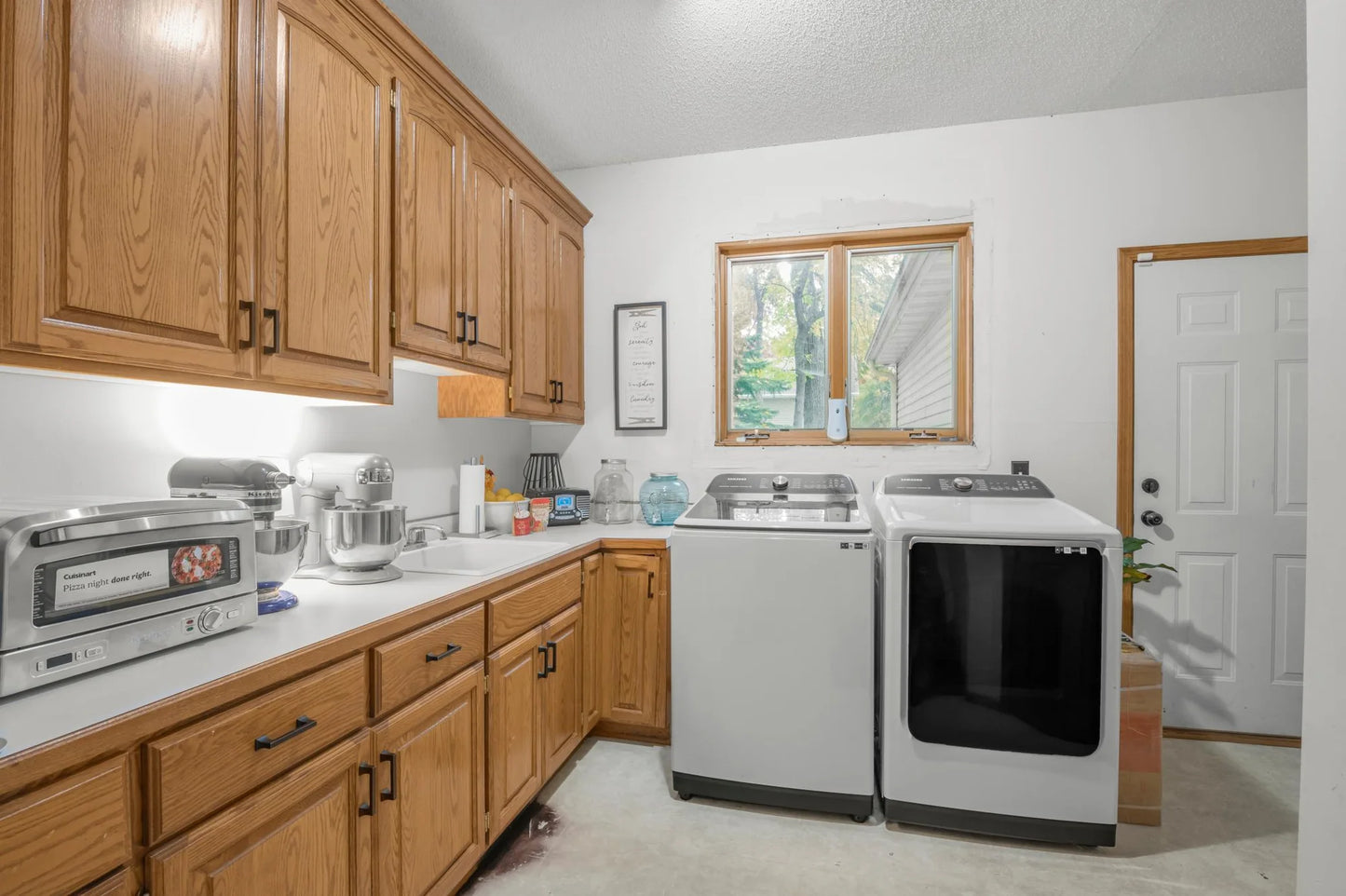 10512 Hidden Oaks Lane, Champlin, MN 55316