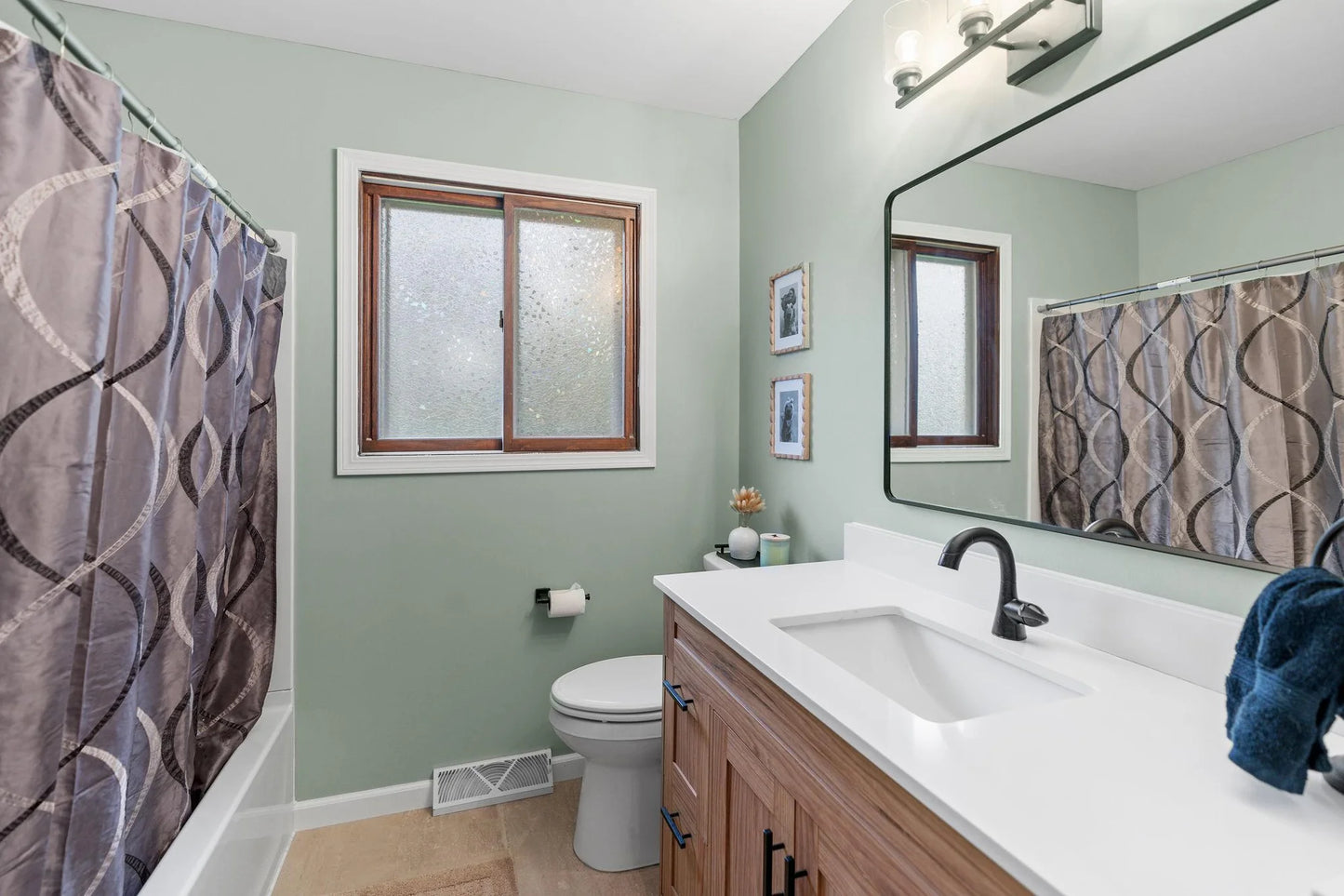 4366 Greenhaven Drive, Vadnais Heights, MN 55127