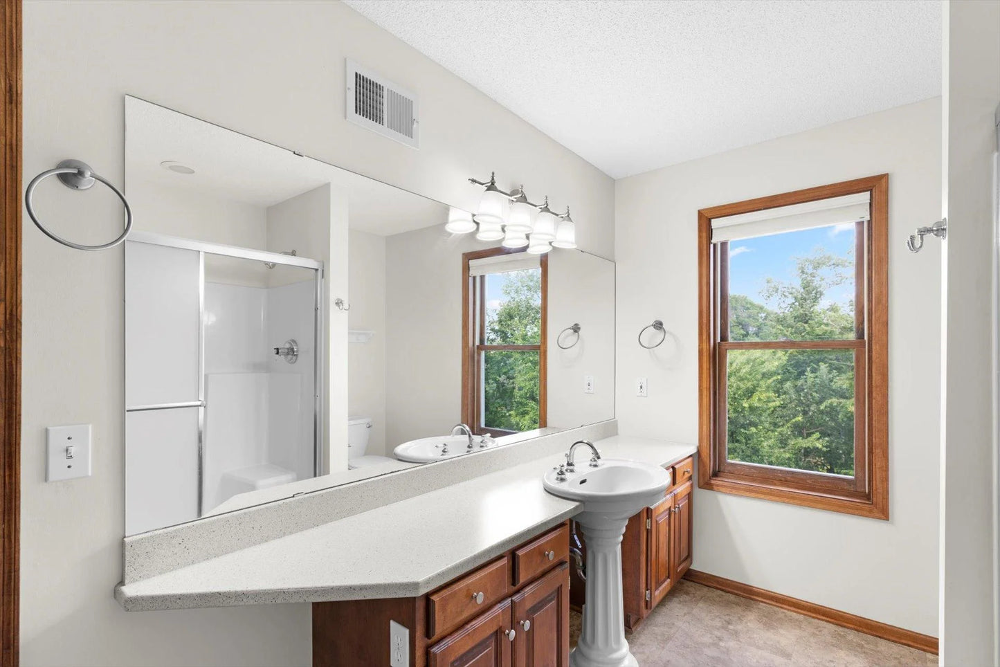 606 Sterling Street, Maplewood, MN 55119