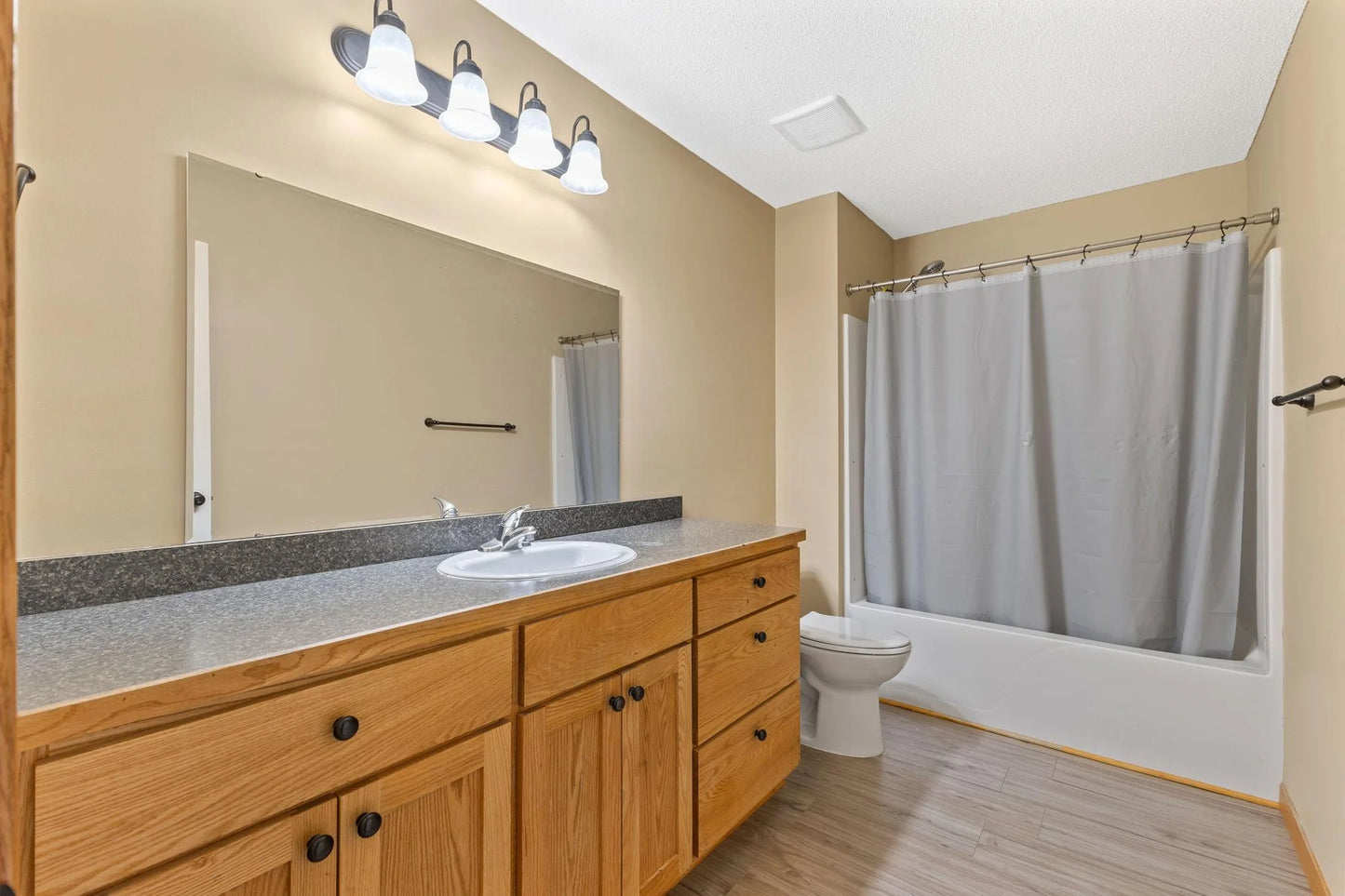 1283 County Road D Circle, Vadnais Heights, MN 55109