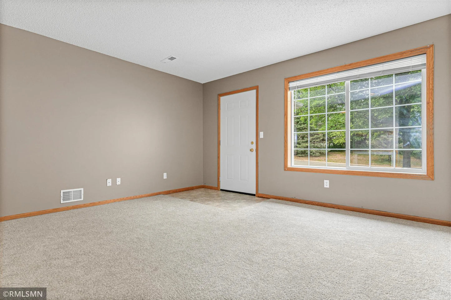 4923 Grenwich Place, Oakdale, MN 55128