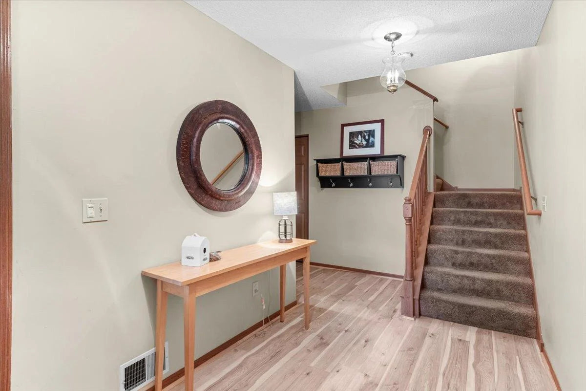 577 Woodduck Drive, Woodbury, MN 55125