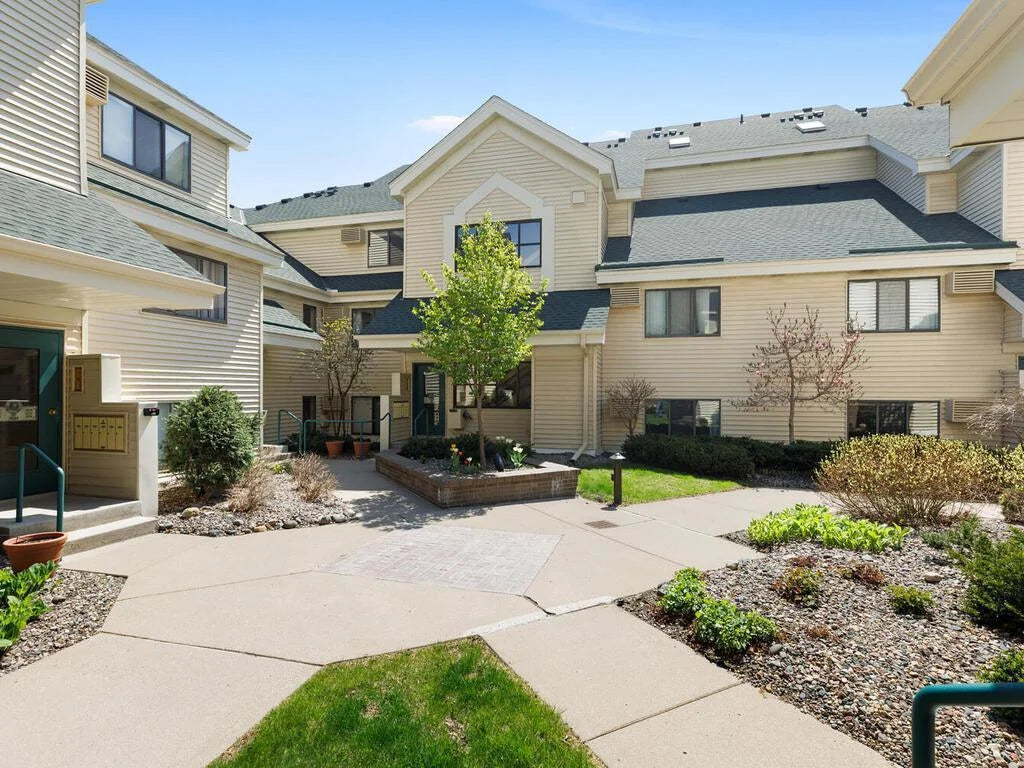 7605 Edinborough Way, Edina, MN 55435