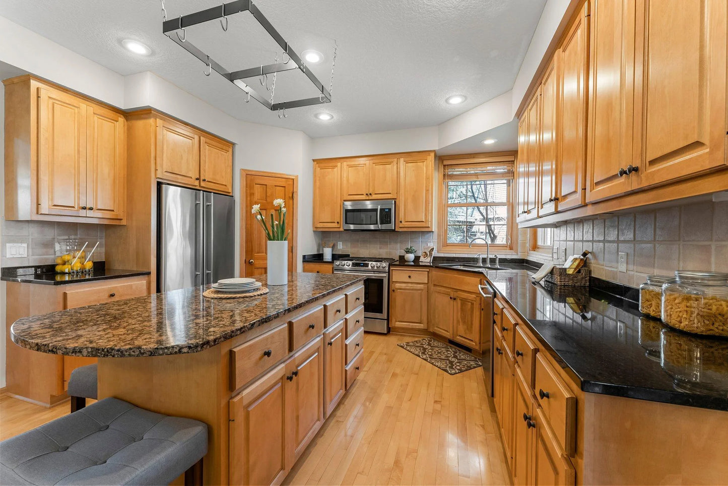 2408 Hunter Drive, Chanhassen, MN 55317