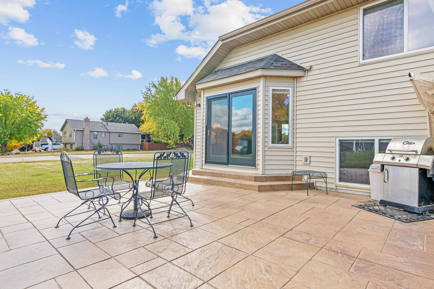 16450 Griffon Lane, Lakeville, MN 55044