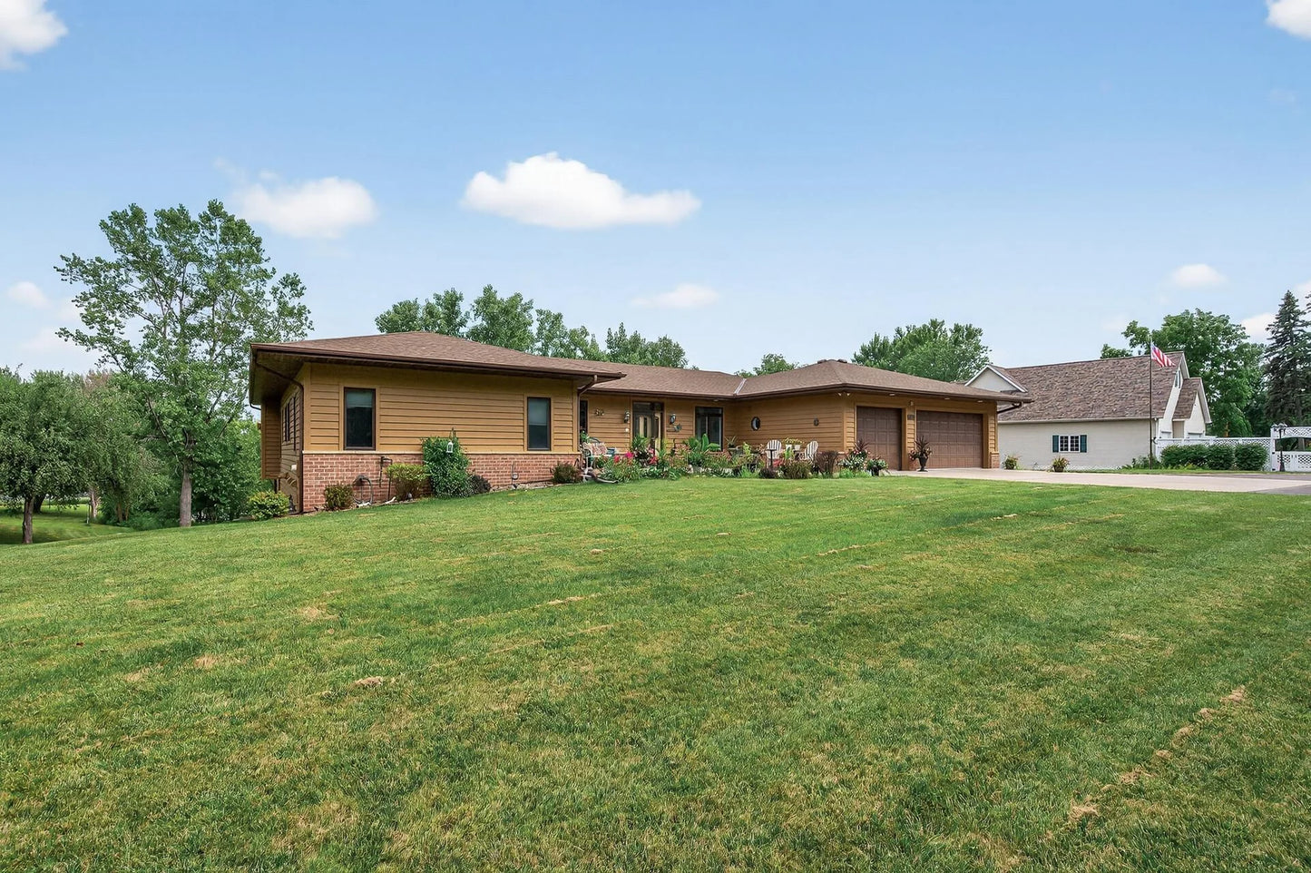 6090 Babcock Trail, Inver Grove Heights, MN 55077
